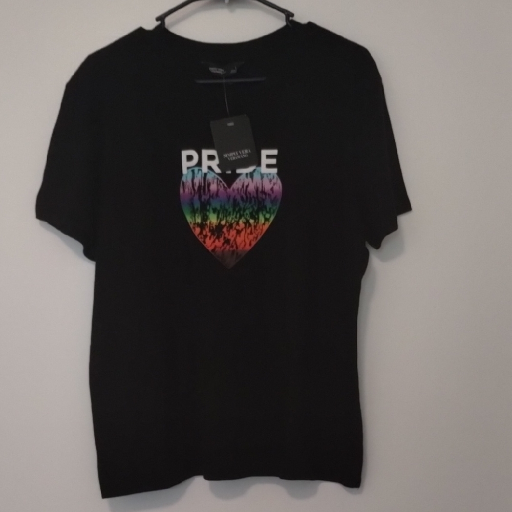 Simply Vera Vera Wang Black Pride Heart Tee